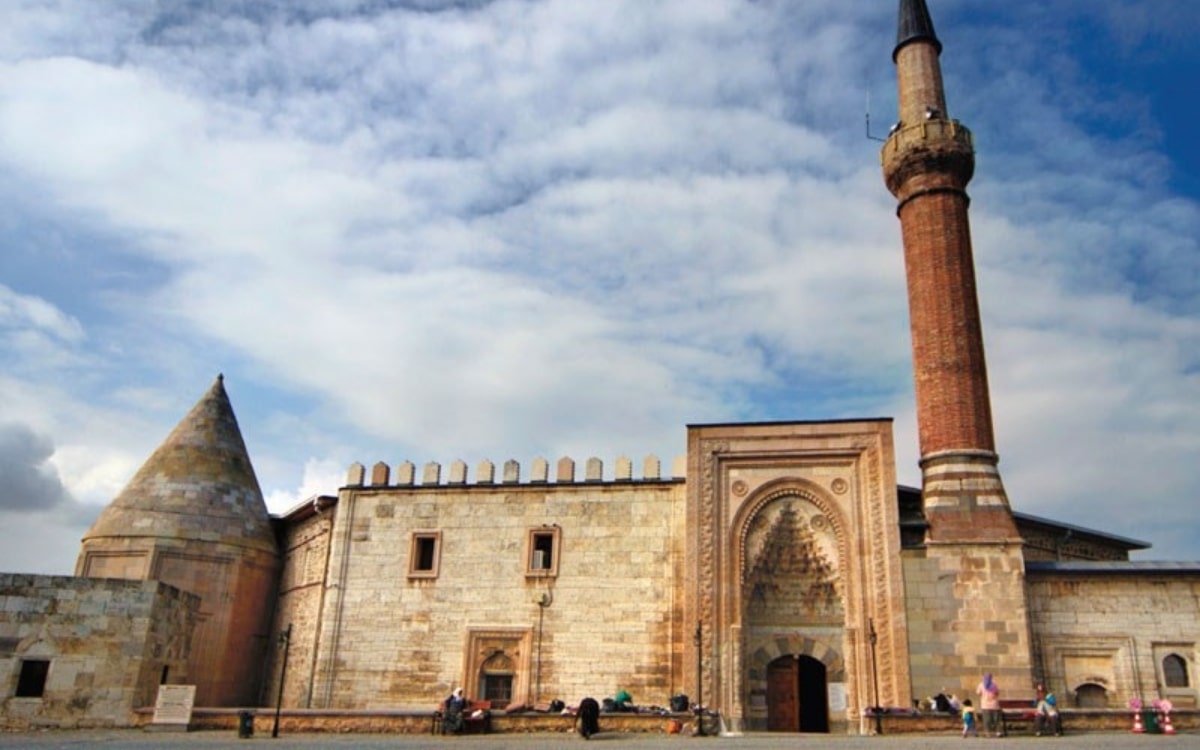 Beyşehir Eşrefoğlu Camii’nin Tarihi ve Mimarisi